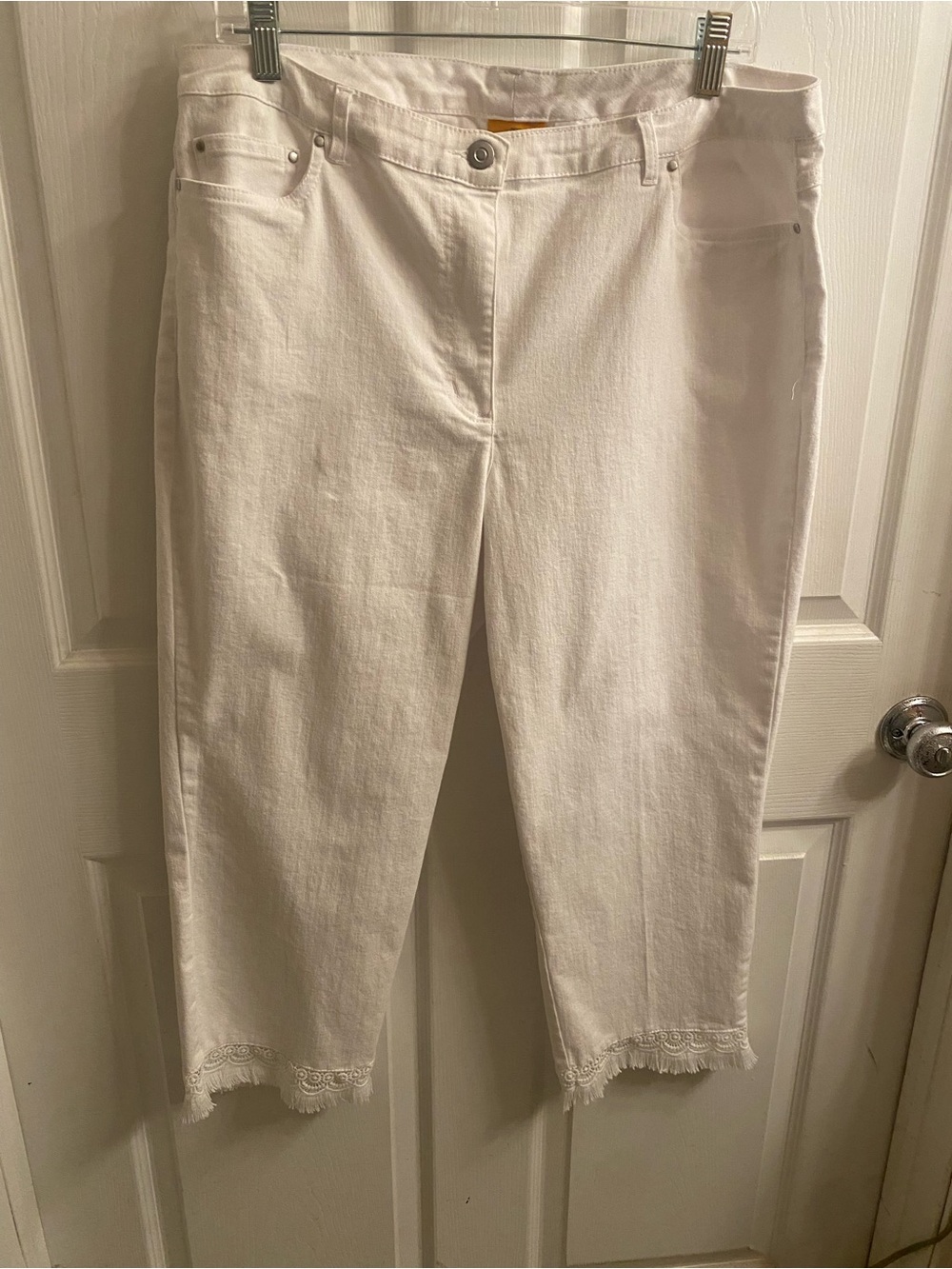 White Women's Cropped Jeans with lace fringe Hem
